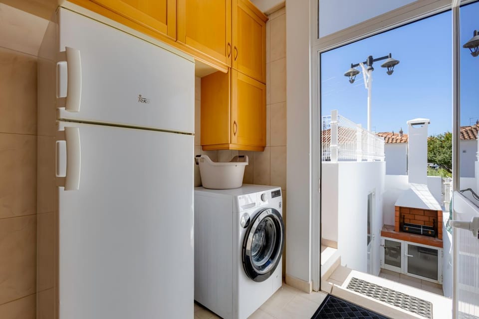 Kitchen or kitchenette, washing machine
