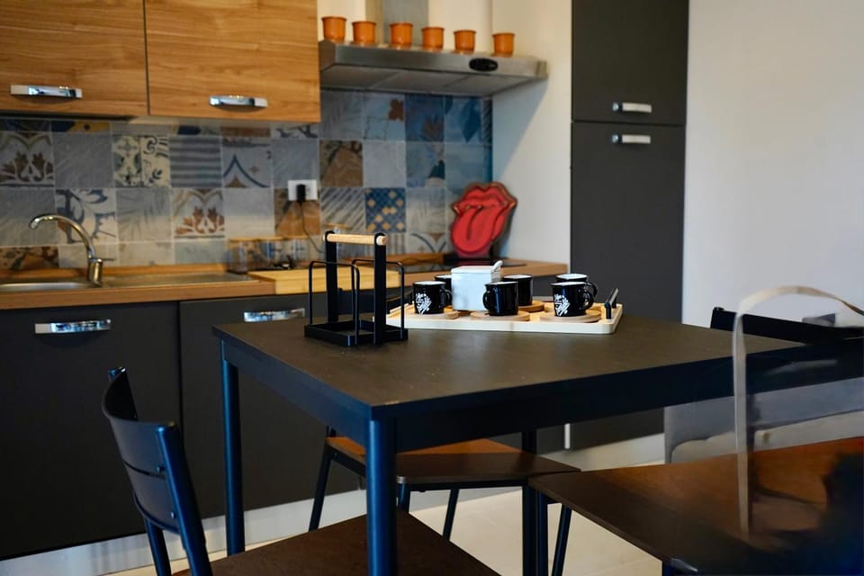 Coffee/tea facilities, Dining area, Sea view, Breakfast, minibar, stove