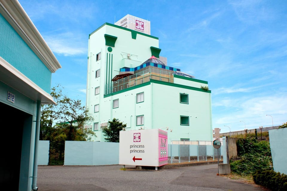 Property building, Day