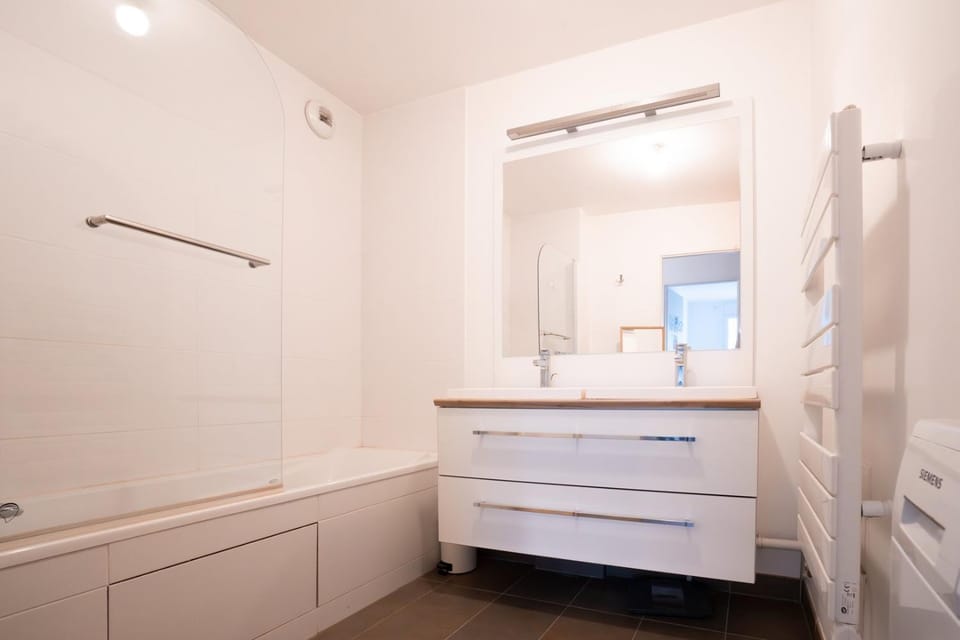 Thionville 2 - KP - Bright apartment for 4 people Paris 19 Apartment in Paris