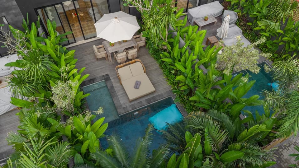 Pool view, Swimming pool, internet, sunbed