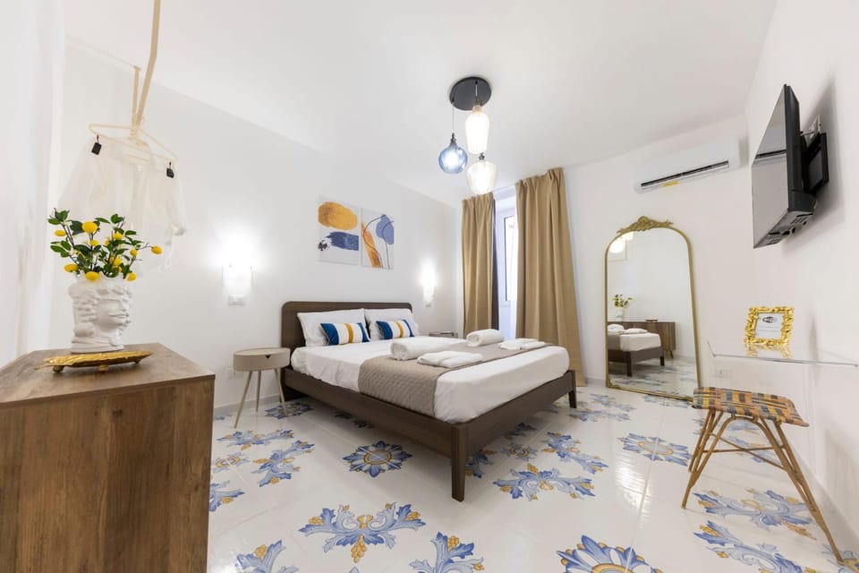 Bed, Photo of the whole room, Bedroom, air conditioner
