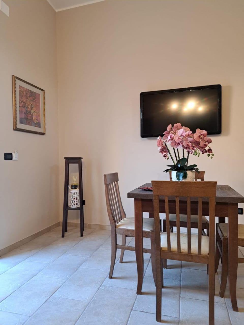 TV and multimedia, Living room, Dining area, Evening entertainment