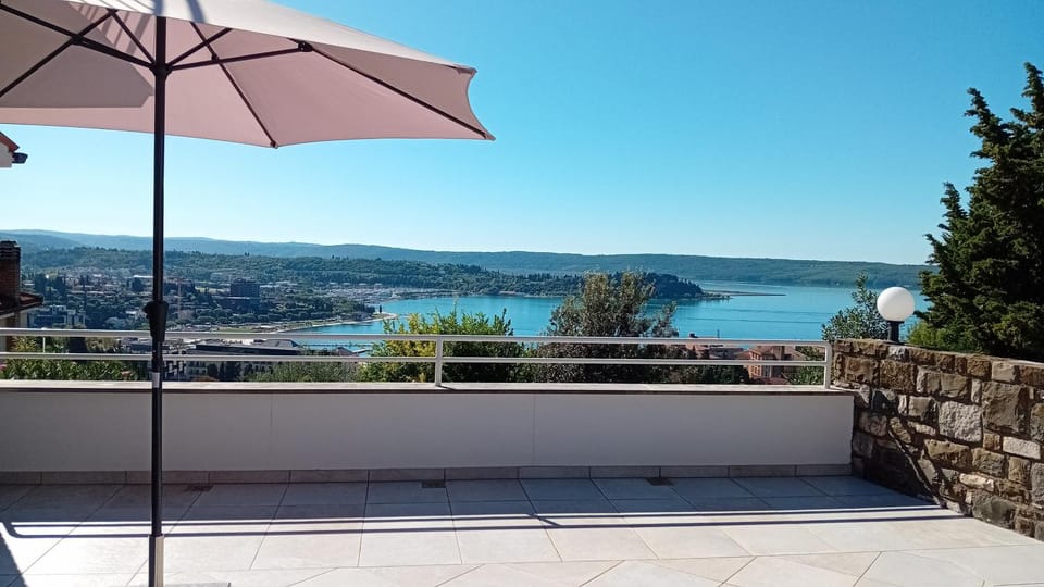 View (from property/room), City view, Sea view