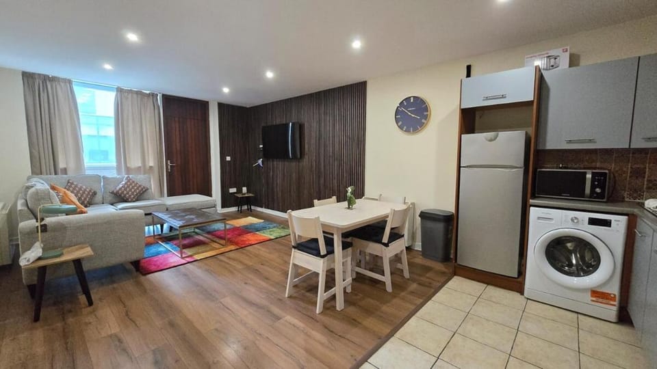 Charming Newly Renovated 2 Bed with free parking Apartment in Galway