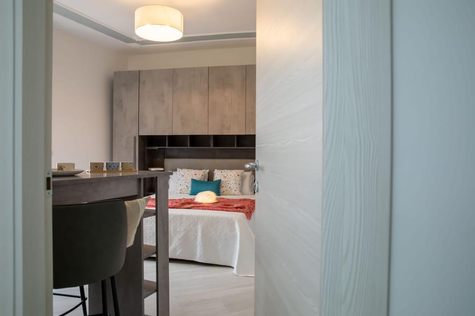 Bed, Living room, Photo of the whole room, Dining area, Bedroom, wardrobe