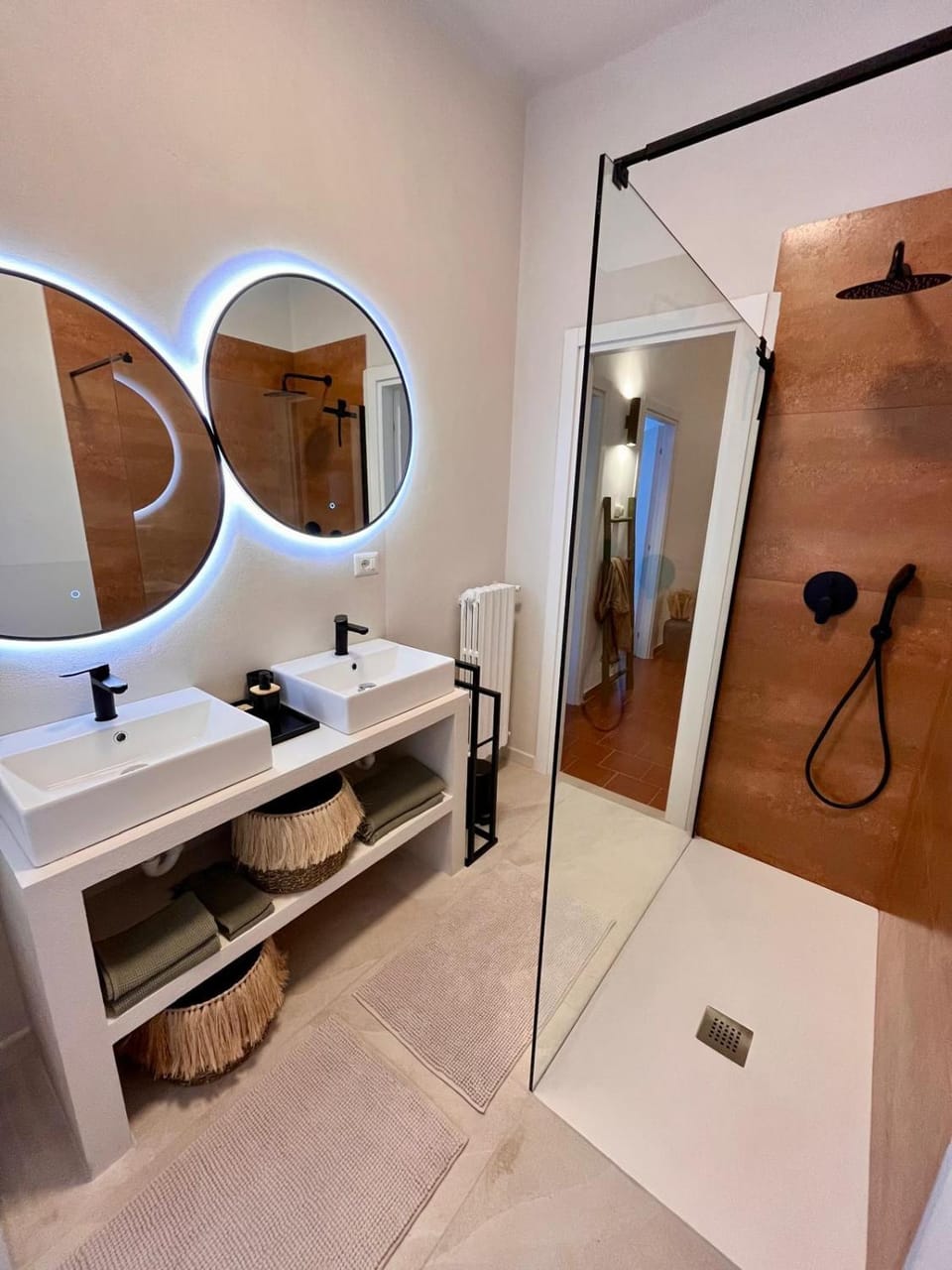 Shower, Bathroom, bidet, towels