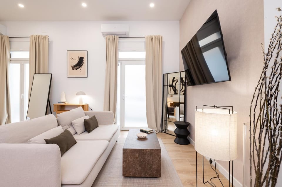 Communal lounge/ TV room, TV and multimedia, Living room, Seating area