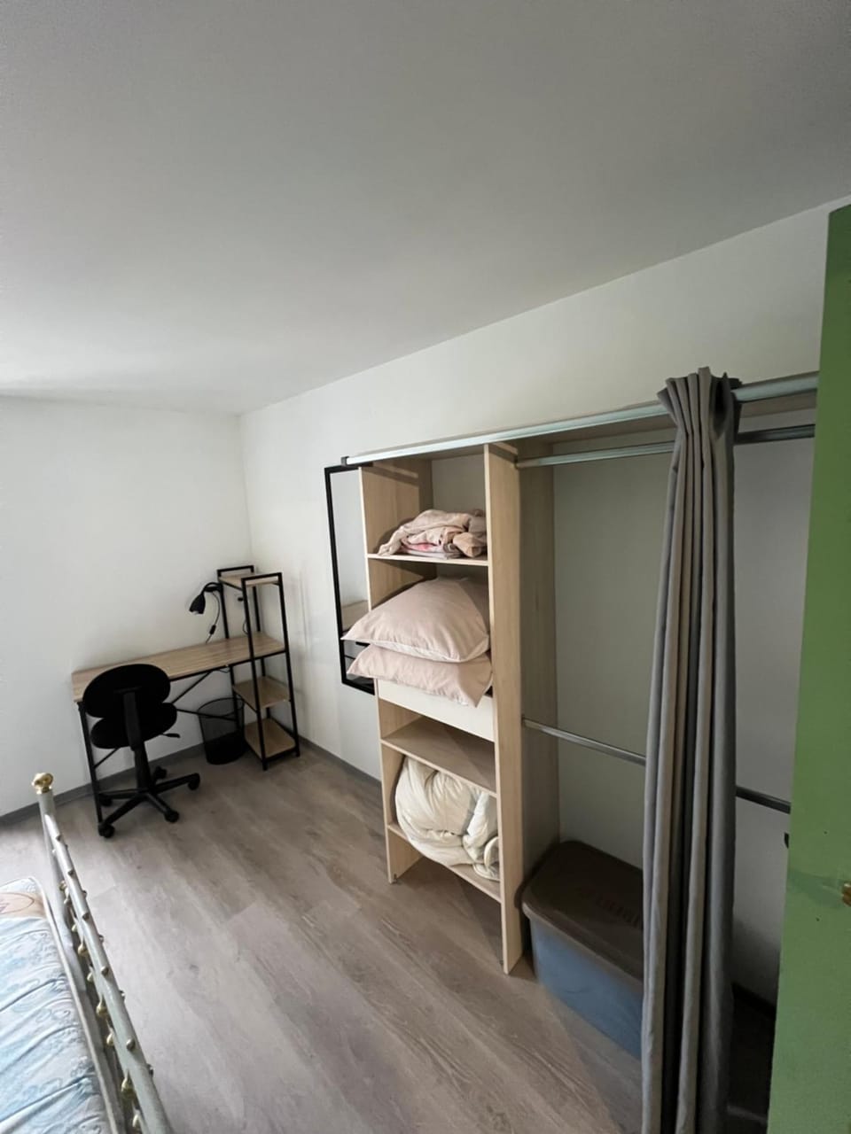 Photo of the whole room, wardrobe