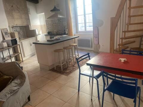 Seating area, Dining area, pet friendly