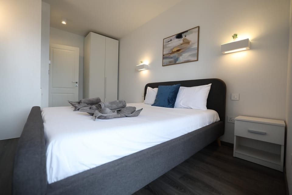 Bed, Photo of the whole room, Bedroom, towels, wardrobe