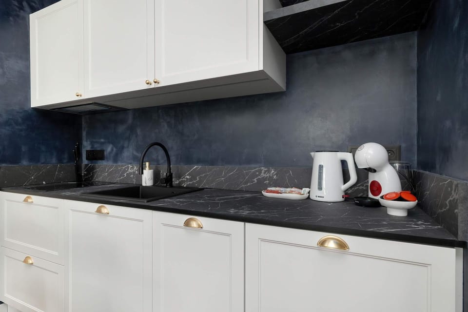 Coffee/tea facilities, Kitchen or kitchenette, stove, toaster