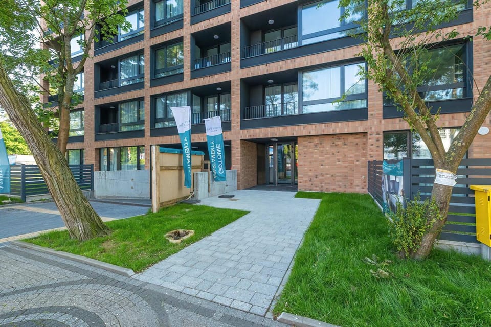 Property building, Day, Neighbourhood, Location