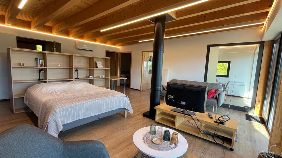 Bed, Photo of the whole room, Bedroom
