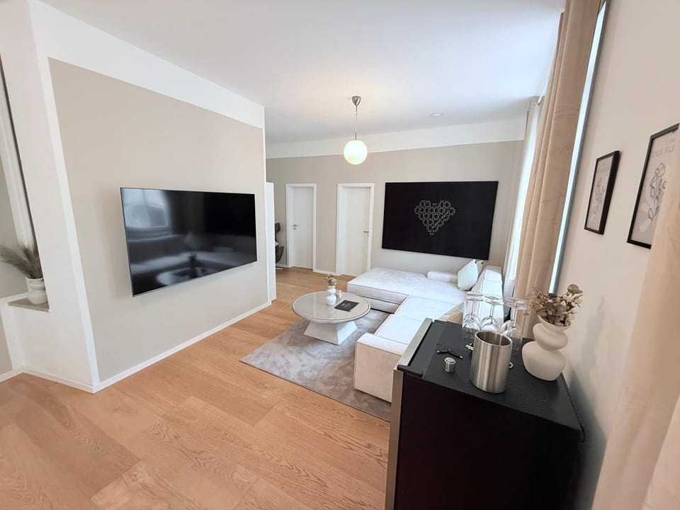 TV and multimedia, Living room, Photo of the whole room, Seating area