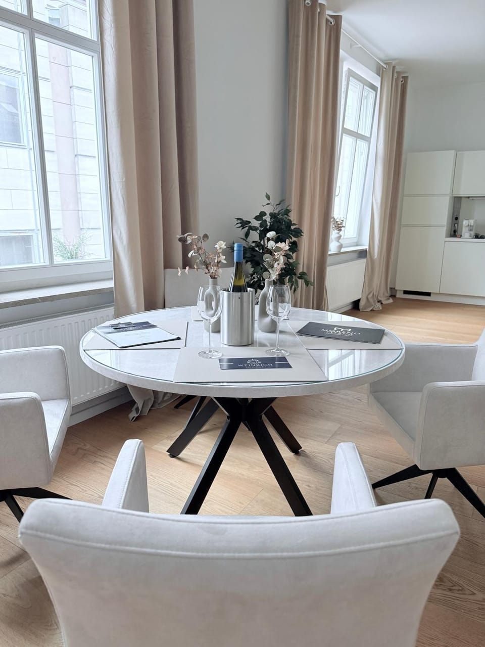 Seating area, Dining area