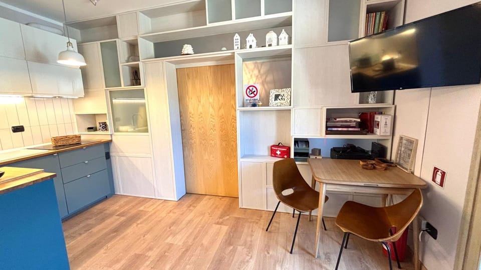 Kitchen or kitchenette, Living room, Dining area