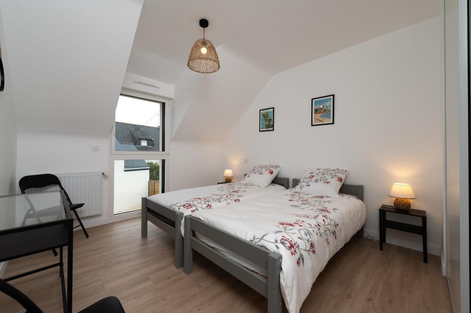 Property building, Living room, Bedroom