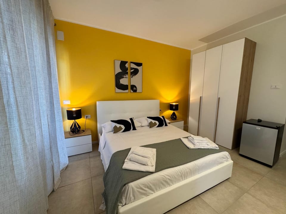 Bedroom, towels, wardrobe