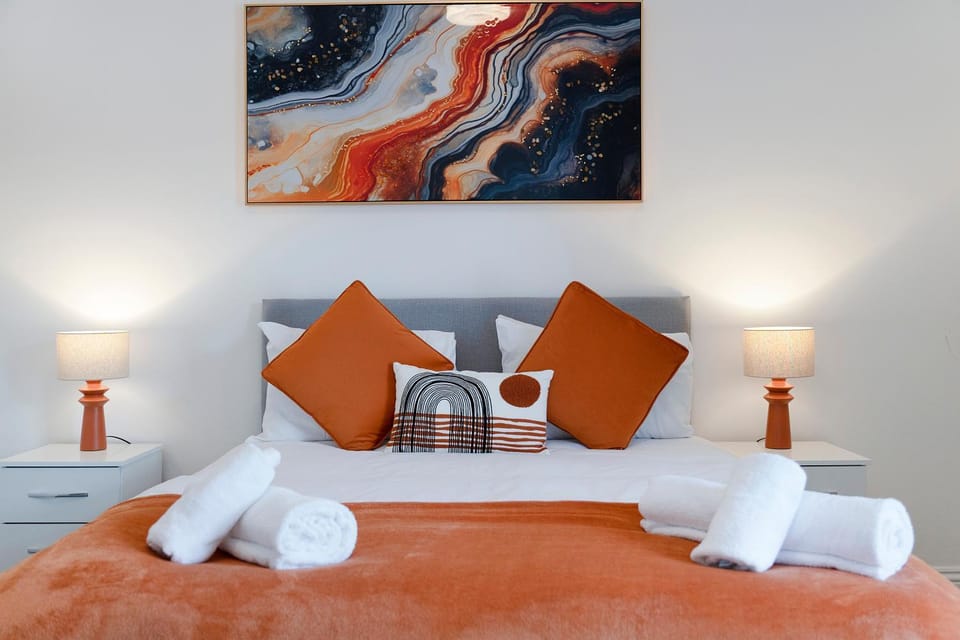Bed, Bedroom, towels