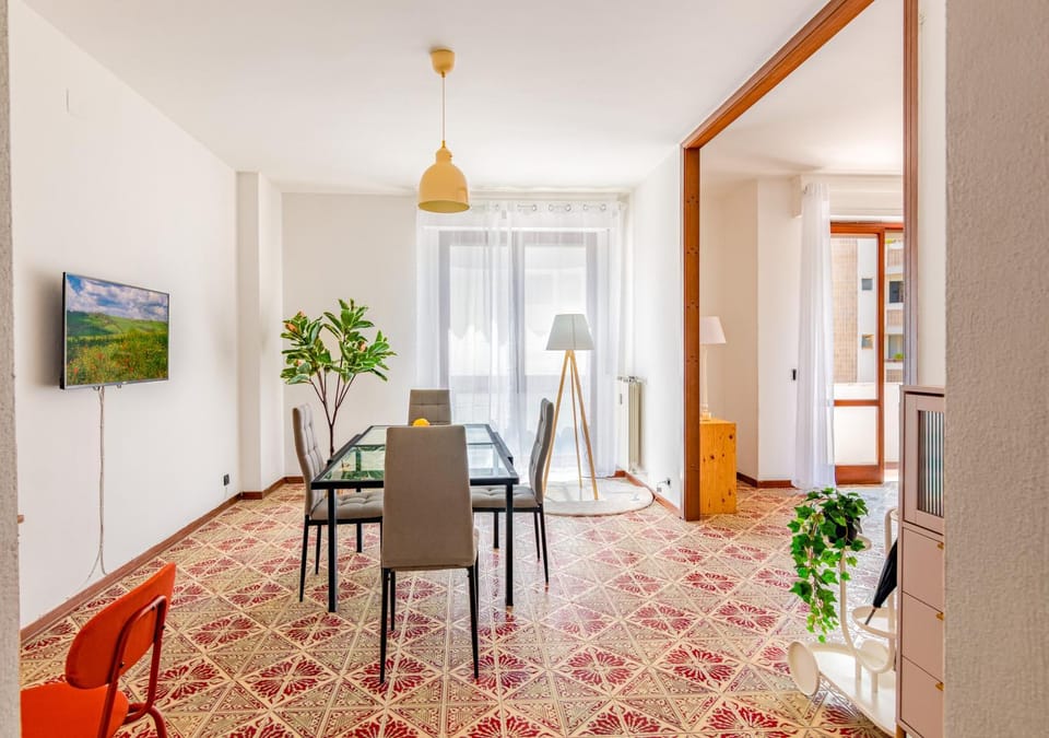 TV and multimedia, Living room, Dining area