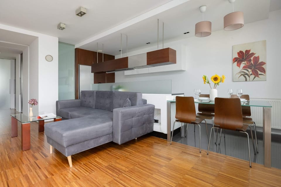 Kitchen or kitchenette, Living room, Seating area, Dining area