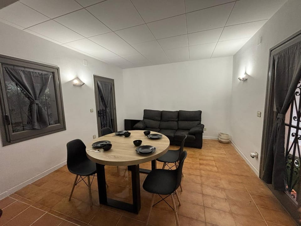 Casita moderna vacacional en Roses House in Roses
