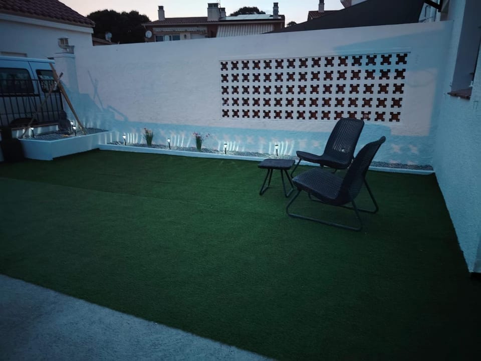 Casita moderna vacacional en Roses House in Roses