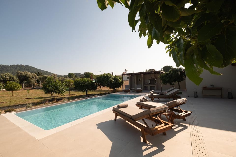 Natural landscape, Garden, Garden view, Mountain view, Pool view, Swimming pool, sunbed