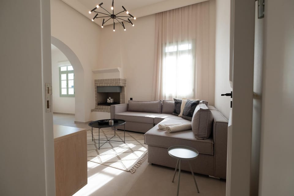 TV and multimedia, Living room, Seating area, fireplace, air conditioner