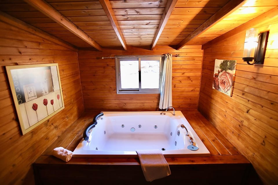 נופים בלבן - בקתה עם בריכה פרטית ואמבט ספא Nature lodge in North District