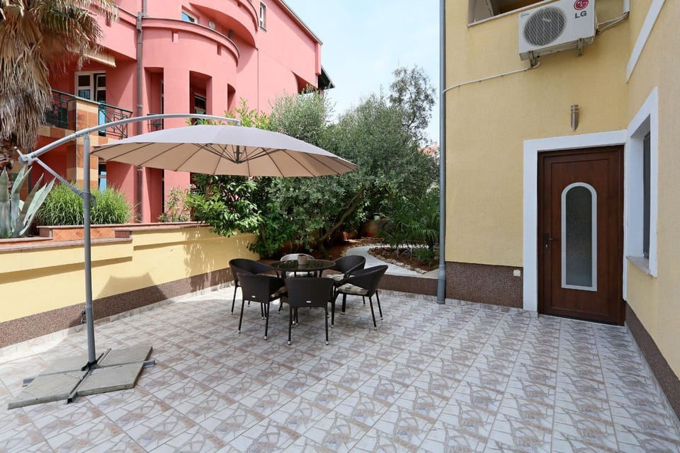 Patio, Balcony/Terrace, Seating area