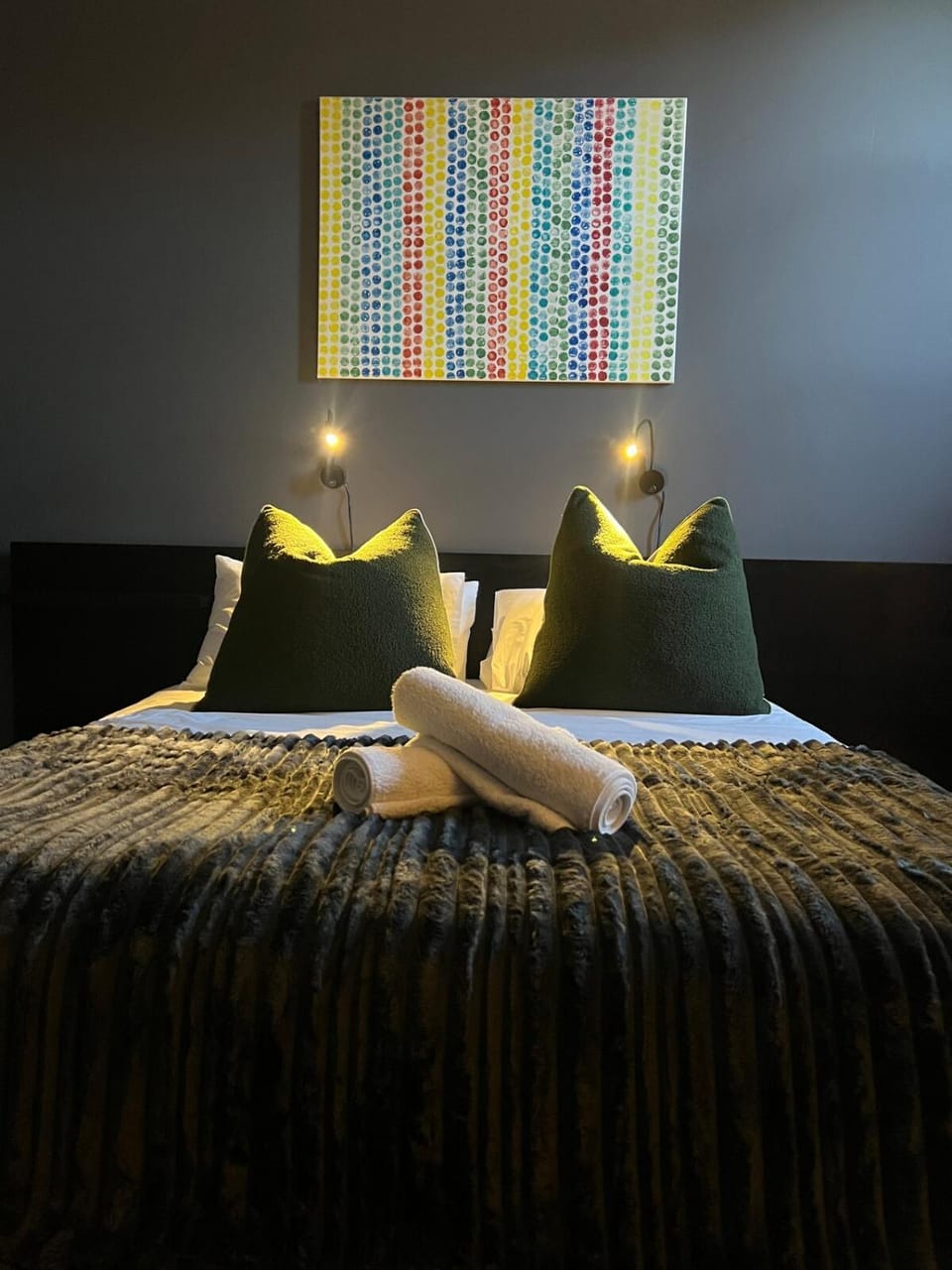 Bed, Bedroom, towels