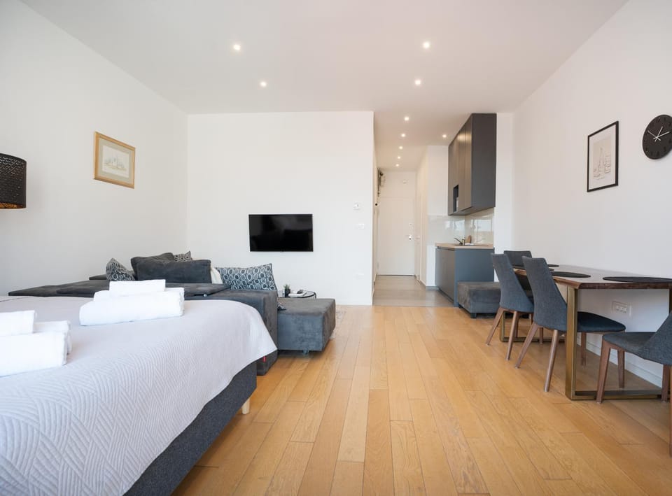 Living room, Bedroom