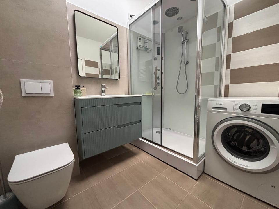 Bathroom, washing machine