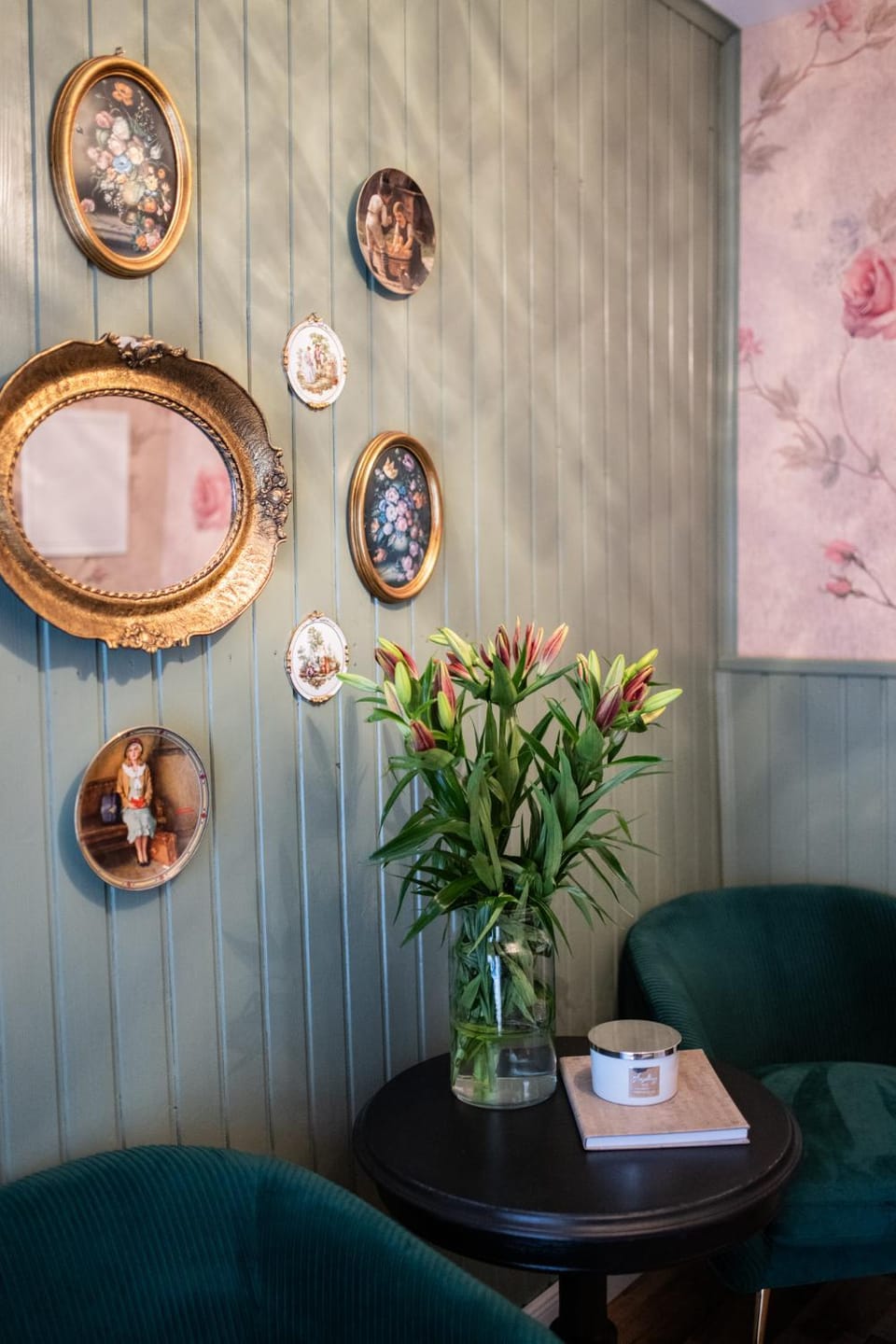 Living room, Decorative detail, Seating area