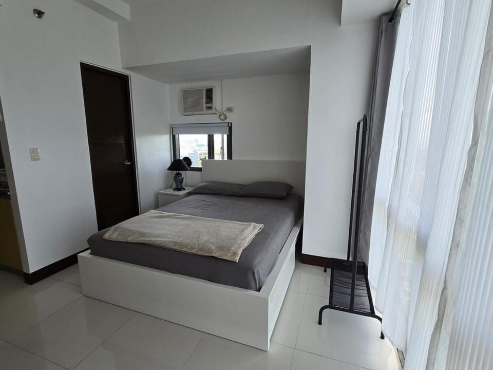 Cozy Corner Studio in McKinley Walk to Venice Mall Apartment in Makati