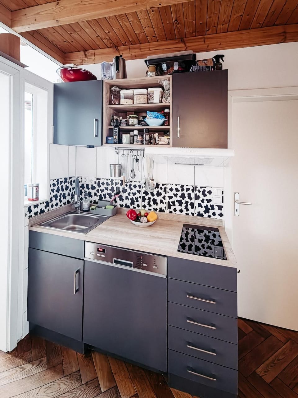 Kitchen or kitchenette, stove