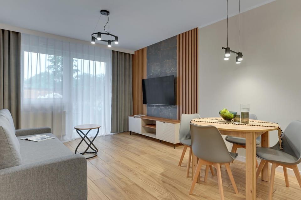 TV and multimedia, Kitchen or kitchenette, Living room, Seating area, Dining area