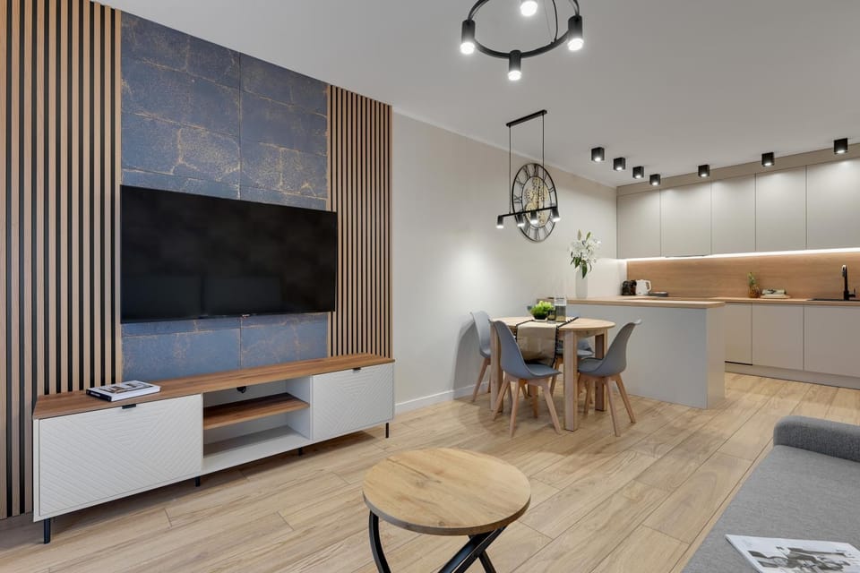 TV and multimedia, Kitchen or kitchenette, Living room, Seating area, Dining area