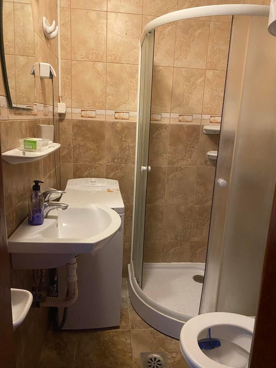 Shower, Toilet, Bathroom, towels