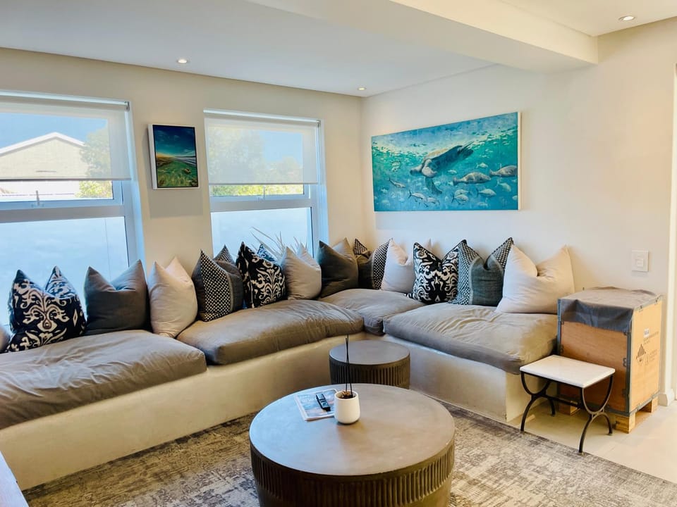 Communal lounge/ TV room, TV and multimedia, Living room, Seating area
