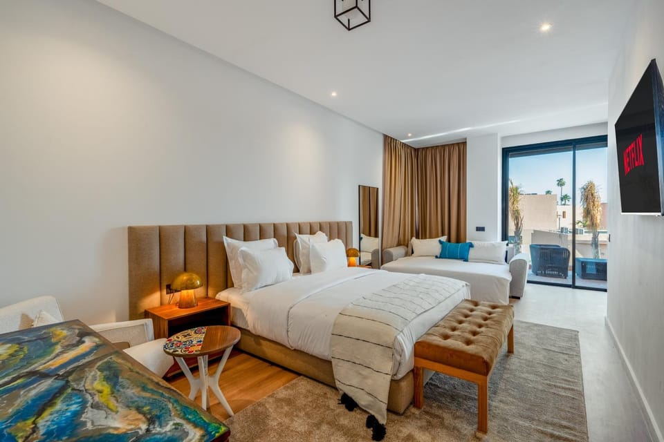 Sumptuous Villa, Heated Pool, 15minutes to City Center, Daily Housekeeping, Private Cook and Chauffeur, Games Villa in Marrakesh-Safi
