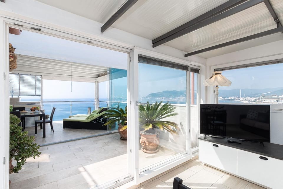 Natural landscape, TV and multimedia, Balcony/Terrace, Living room, Sea view