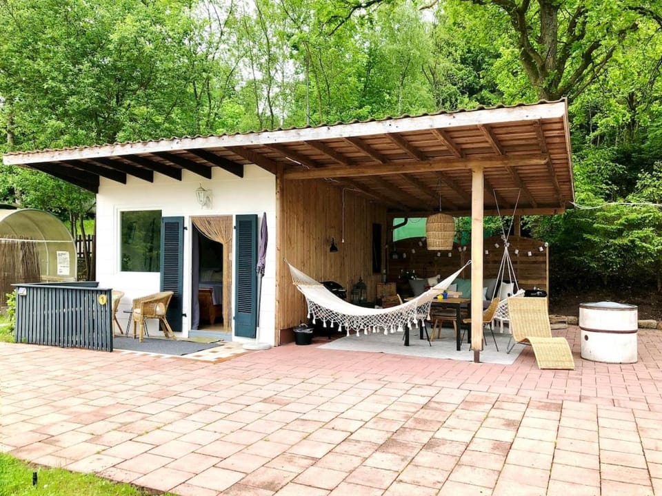 Property building, Patio, Balcony/Terrace