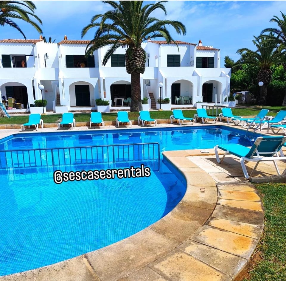 Property building, Garden, Garden view, Pool view, Swimming pool, sunbed
