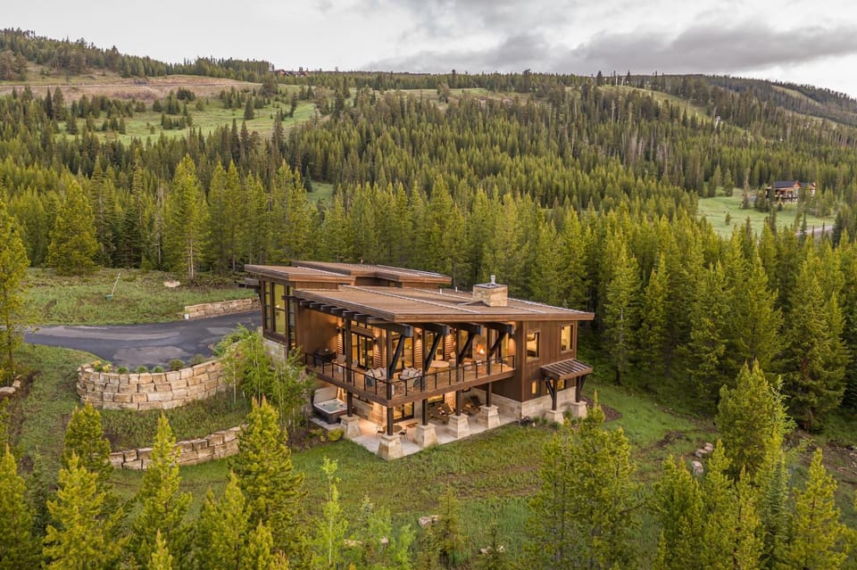 Yeti Ridge Retreat House in Big Sky
