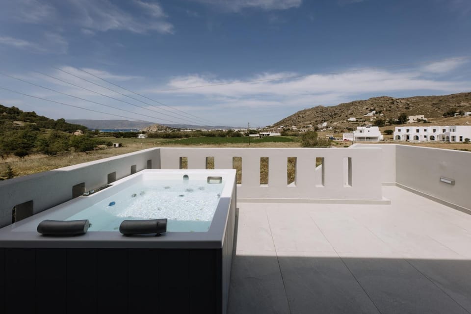 Day, Natural landscape, Hot Tub, View (from property/room), Balcony/Terrace