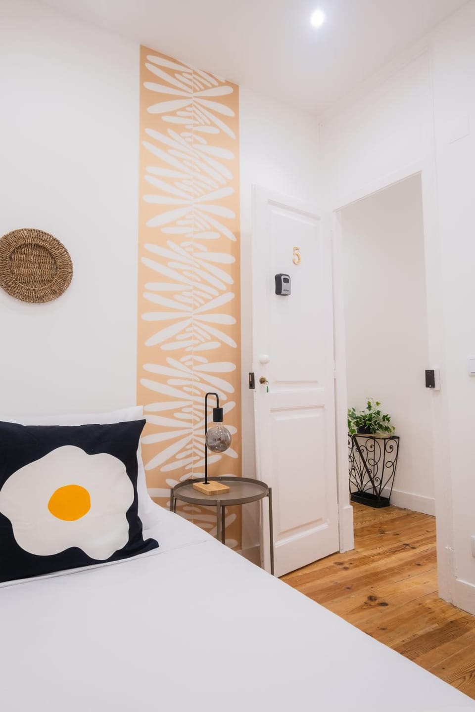 Bed, Photo of the whole room, Bedroom