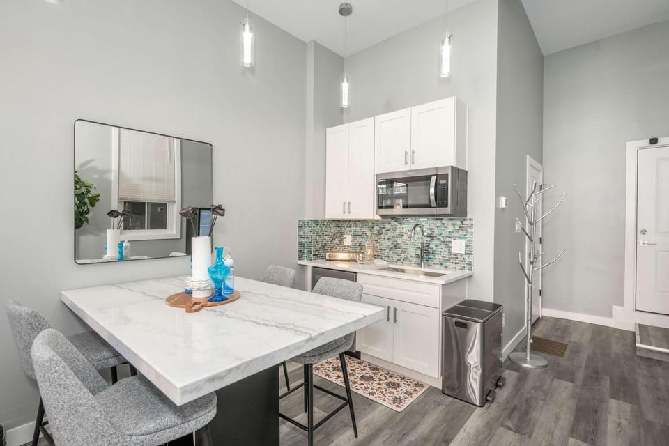 Findlay Market Suites - 6 in 1 Apartment in Over The Rhine